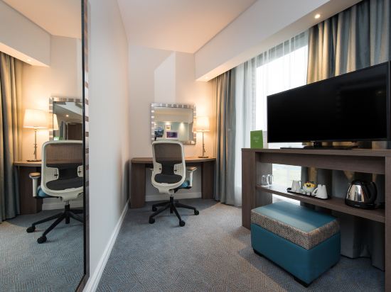 Hampton by Hilton Edinburgh West End - Tap to explore photos