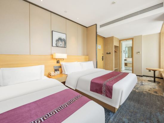 Puhua Hotel Room Type - Comfy Family Friendly Room