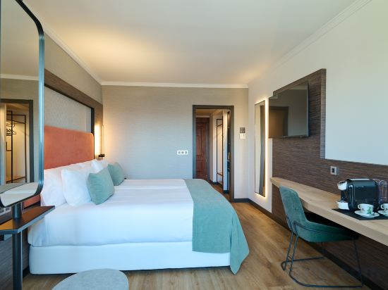 Gran Hotel Luna de Granada Room Type - Triple Premium (2 Adults + 1 Child)