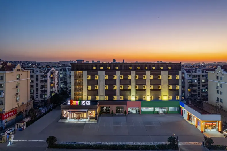 World Smart Hotel (Qingdao North Station Zhenhua Road Subway Station)