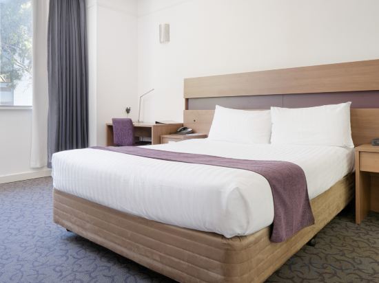 Quality Hotel Ambassador Perth - Tap to explore photos
