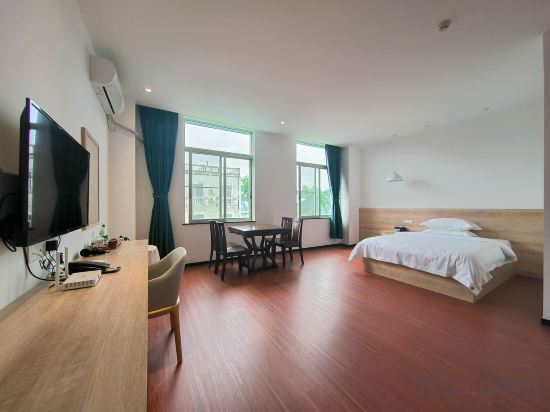 Huguang Holiday Hotel Room Type - Superior Garden View King Room