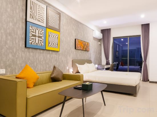 Phnom Penh Infinity Pool Down to $25/N - M Residence Room Type - Cozy Queen Room