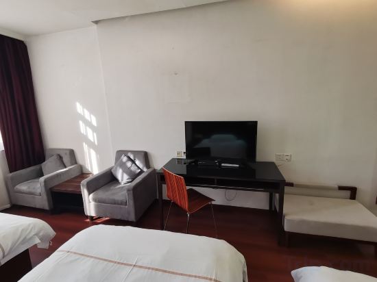 Shamian Hotel Room Type - Superior Triple Room