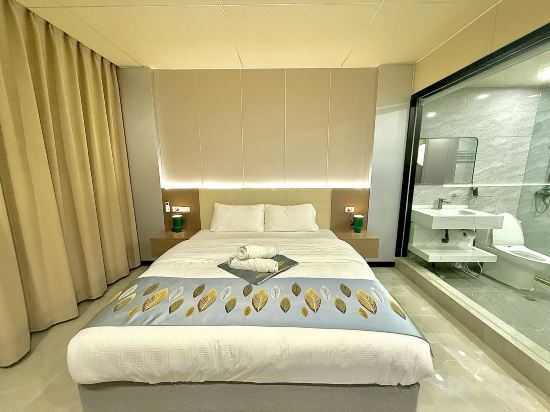 Skyport Hotel Room Type - King Sky Standard