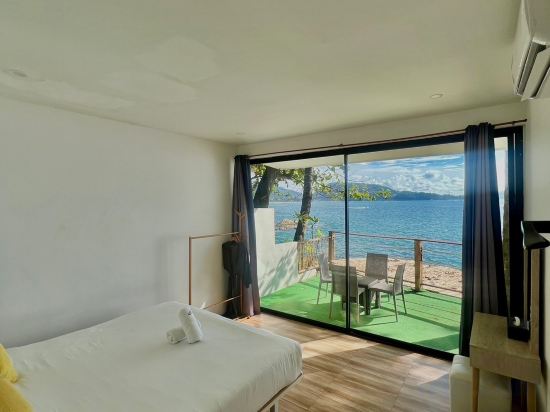 Patong Sunset Villa Phuket Room Type - Family Room with Sea View