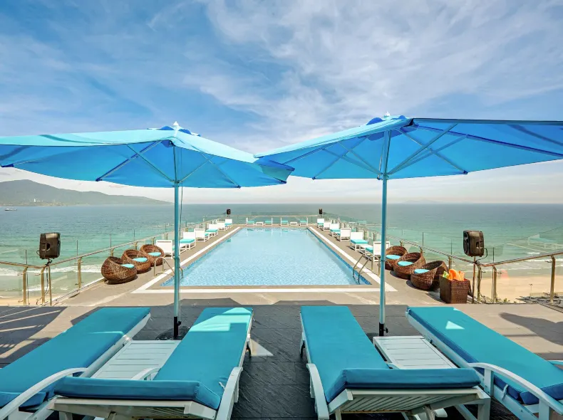 Yarra Ocean Suites Danang