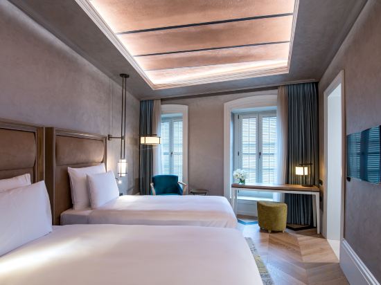 10 Karakoy Room Type - Deluxe Twin Room