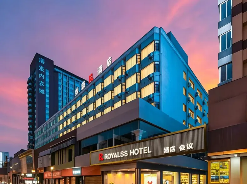 R ROYALSS HOTEL(Chengdu Jinniu Wanda North Railway Station）)