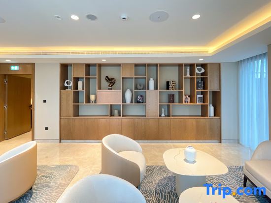 bnbme | Luxury Apt | Pool w/ Burj Khalifa Views