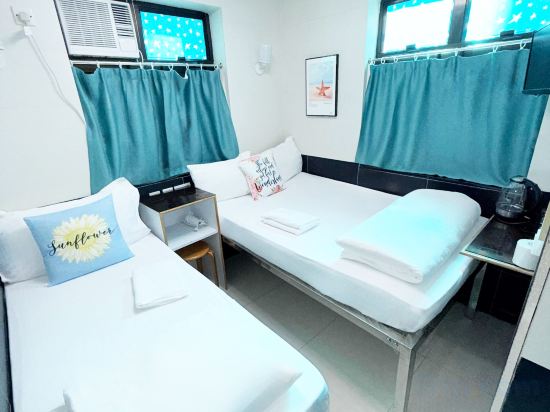 Apple Hostel Room Type - Deluxe Triple Room