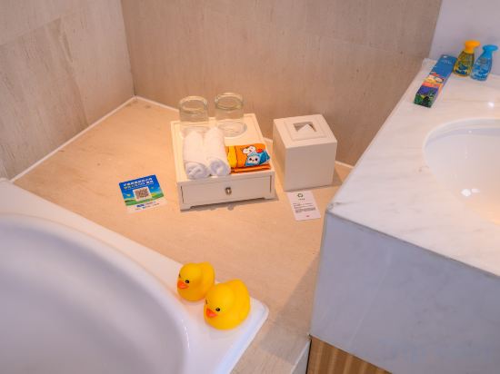 Crowne Plaza Shenzhen Futian - Tap to explore photos