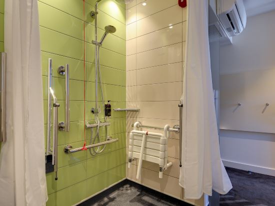 hub by Premier Inn Edinburgh (Royal Mile) - Tap to explore photos