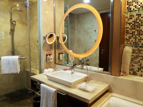 Crowne Plaza YANTAI SEA VIEW - Tap to explore photos
