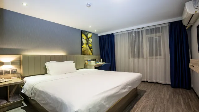 7 Days Premium Hotel (Chongqing Yuanjiagang Light Rail Station Olympic Sports Center)