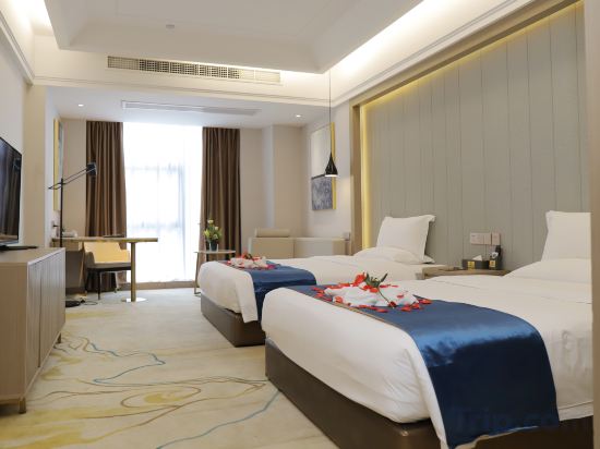 Five Elephants Hotel Room Type - Deluxe Twin Room
