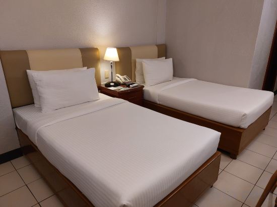 Las Palmas Hotel de Manila Room Type - Regular Room (2Beds)