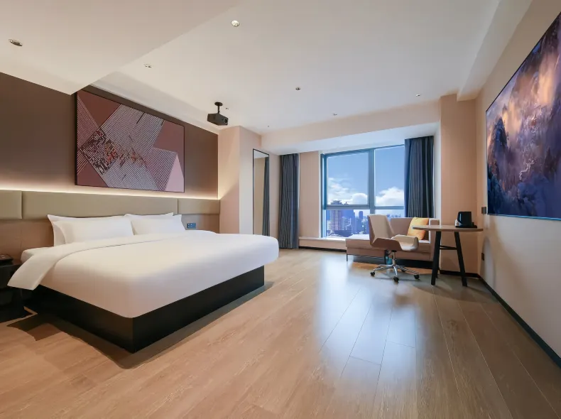 IU Hotel (West Railway Station Xinqiao Hospital)