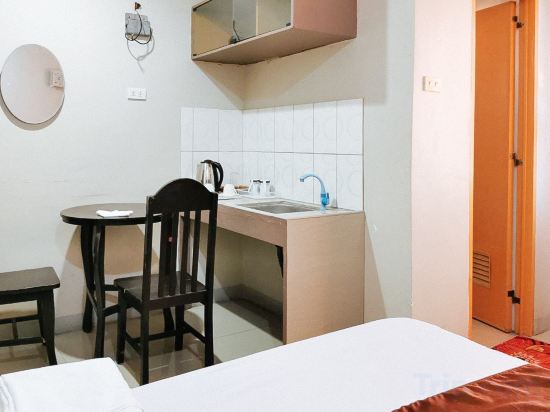 RedDoorz Segra Square Pension House - Tap to explore photos