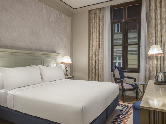 Palazzo Donizetti Hotel Room Type - Queen Deluxe Room With City View