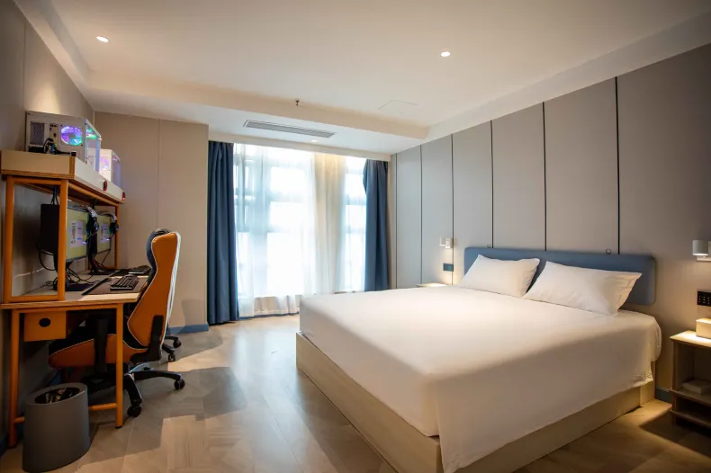 i Electronic Sports Hotel (Shanghai Hongqiao Airport Jiuting Subway Station)