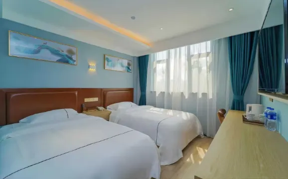 Light Living Light Luxury Boutique Hotel (Baoshan Campus, Shanghai University)