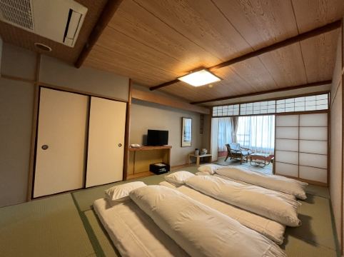 Kameya Rakan Room Type - City View Japanese Style Room with 12 Tatami Kameya Rakan Room Type - City View Japanese Style Room with 12 Tatami