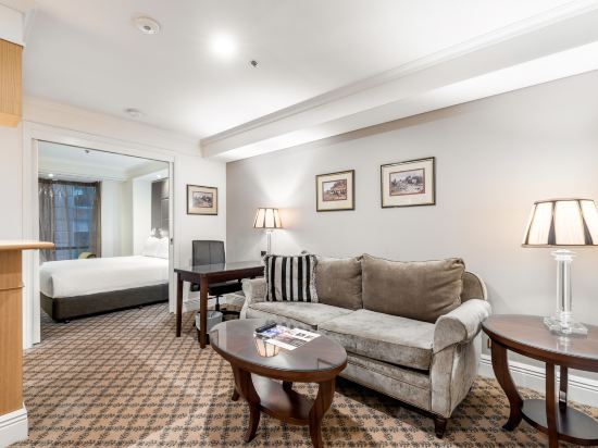 Stamford Plaza Melbourne Room Type - One Bedroom Queen Suite