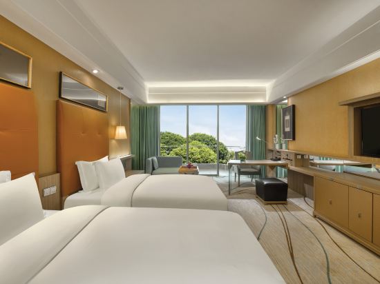 Royal Garden Hotel Room Type - Deluxe Montain-view Twin Room(with balcony) Royal Garden Hotel Room Type - Deluxe Montain-view Twin Room(with balcony)