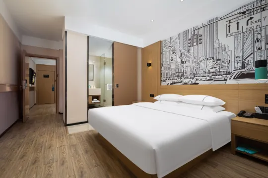 City Comfort Inn Express Hotel (Wuhan Yellow Crane Tower Shouyi Road Subway Station)