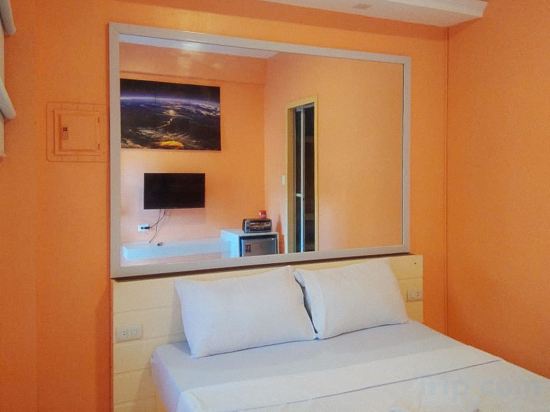 RedDoorz @ Southern Suites Guimaras - Tap to explore photos
