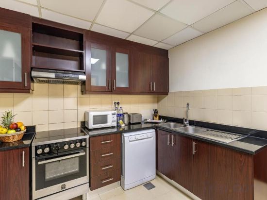 Roda Amwaj Suites - Tap to explore photos