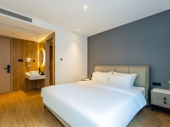 Rezen-hotel Room Type - Special Queen Room