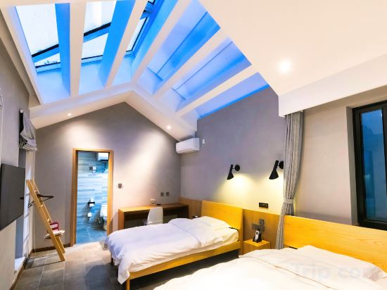 Shengshui Lianting Hostel Room Type - ‘Guanghua’ Girlfriends Gathering Mountain-View Courtyard (4 Bedrooms, Mountain View + Garden + Party Shengshui Lianting Hostel Room Type - ‘Guanghua’ Girlfriends Gathering Mountain-View Courtyard (4 Bedrooms, Mountain View + Garden + Party