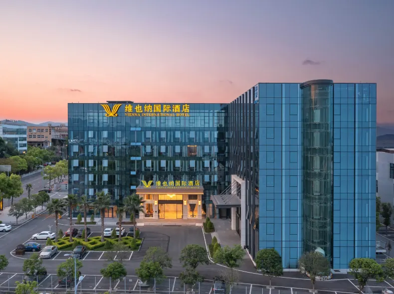 Vienna International Hotel (Chongqing Caijia Industrial Park Branch)