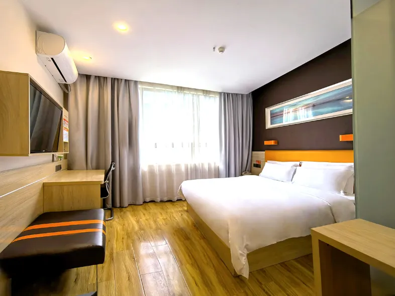 7 Days Premium (Chongqing Nanping Pedestrian Street Light Rail Station)