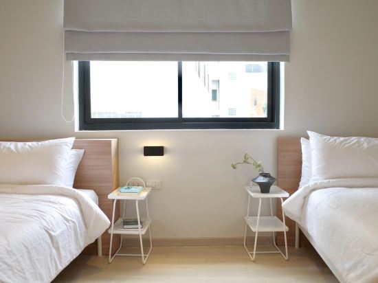 Theme Boutique Hotel Room Type - Cozy Two-bedroom suite (3 Queen Beds) Theme Boutique Hotel Room Type - Cozy Two-bedroom suite (3 Queen Beds)