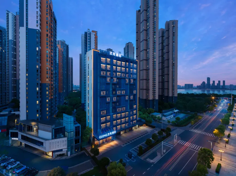 Elong Hotel (Wuhan Hanyang Jiangtan Maying Road Subway Station)