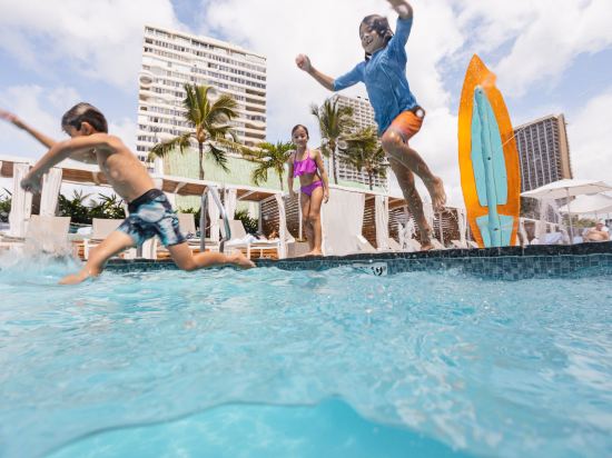 Waikiki Beach Marriott Resort & Spa - Tap to explore photos