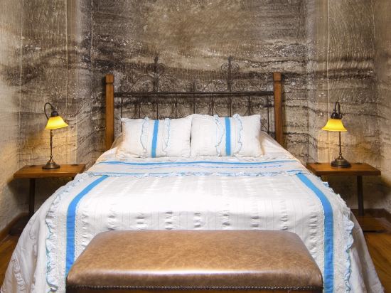 Terra Cave Room Type - Superior Cave Suite 