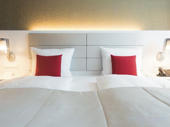 Hotel Riu Plaza Berlin - Tap to explore photos
