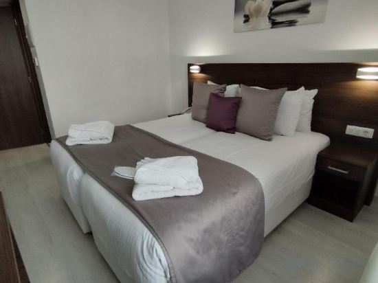 International Atene hotel - Tap to explore photos
