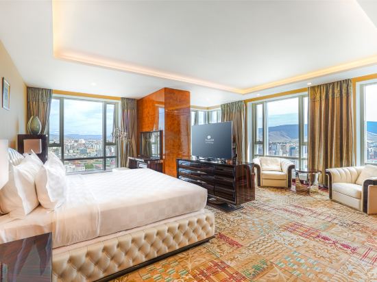 Best Western Premier Tuushin Hotel Room Type - Suite-2 King Beds, Presidential Suite, Full Kitchen, 8 Person Dining Table, Four Person Jacuzzi, Cit