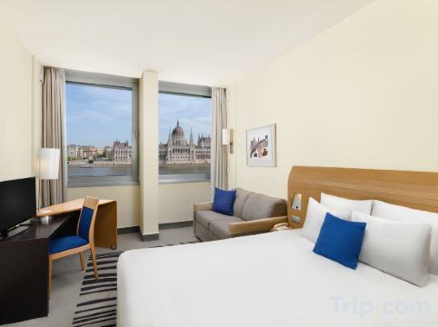 Novotel Budapest Danube Room Type - Executive room with view to the Parliament Novotel Budapest Danube Room Type - Executive room with view to the Parliament