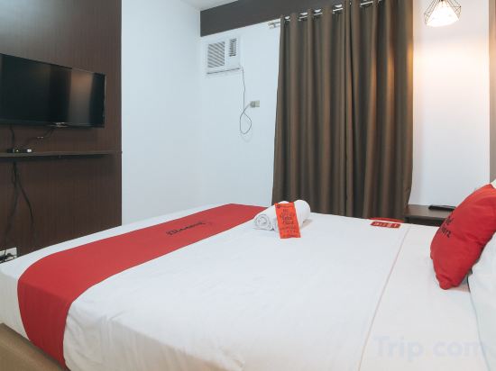 RedDoorz Plus @ EDSA Congressional Room Type - Deluxe Room