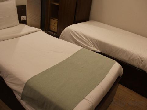 Miramar Downtown hotel Room Type - Deluxe Triple Room