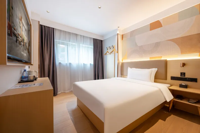 Elong Me Anlai Hotel (Shanghai Lujiazui Financial District Beiyangjing Road Subway Station)