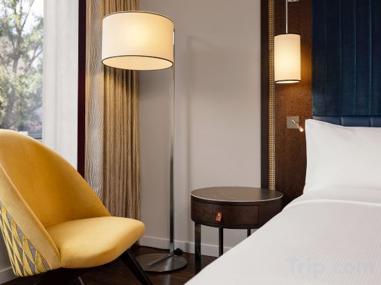 Hilton Vienna Danube Waterfront - Tap to explore photos