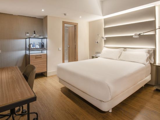 NH Sants Barcelona Room Type - Family Quadruple Room (3 Adults)
