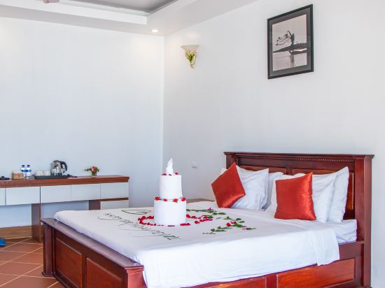 SoonNoeng Resort Room Type - Deluxe King Beachfront Villa